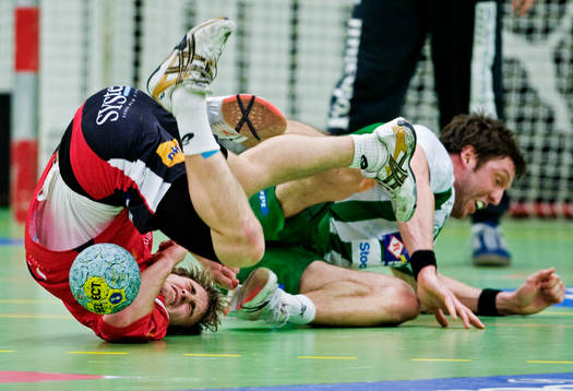 Mathias Tholin, Guif, fälls av Hammarbys Tobias Karlsson