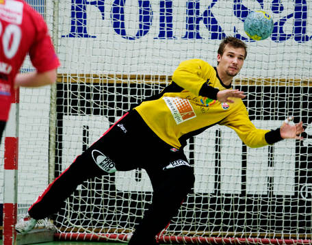 Daniel Johansson, målvakt, Guif, räddar ett skott