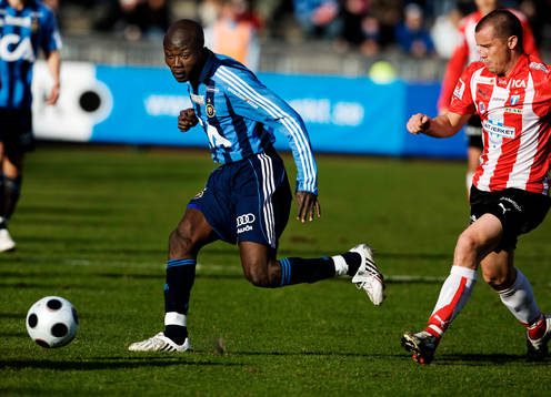 Jones Kusi Asare, Djurgården, jagas av Daniel Andersson,
