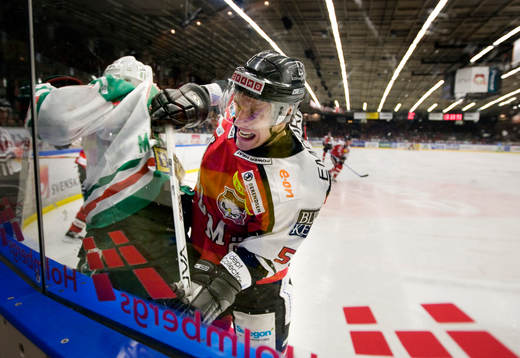 Ville Nieminen, Malmö tacklar Martin Johansson, Rögle