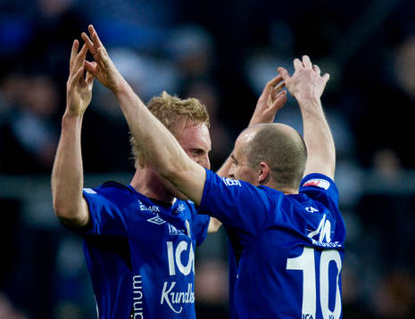 1-0  Peter Larsson, som grattas av Magnus Arvidsson