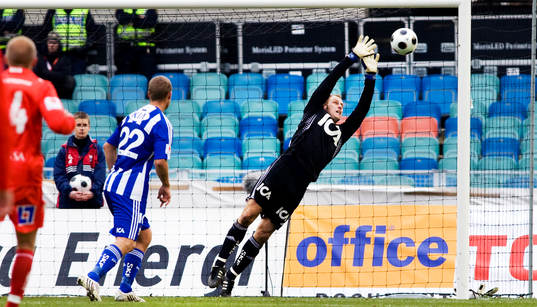 Kim Christensen, målvakt, Göteborg gör en räddning