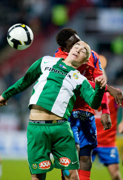 Petter Andersson, Hammarby, i nickduell med Adama Tamboura,