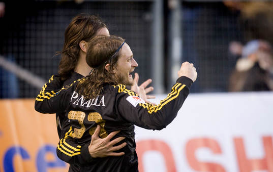 Iván Óbolo, och Mats Rubarth, AIK, jubel