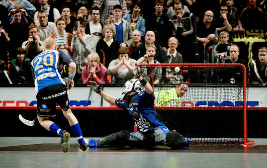 Magnus Svensson, Warberg trycker in sista straffen