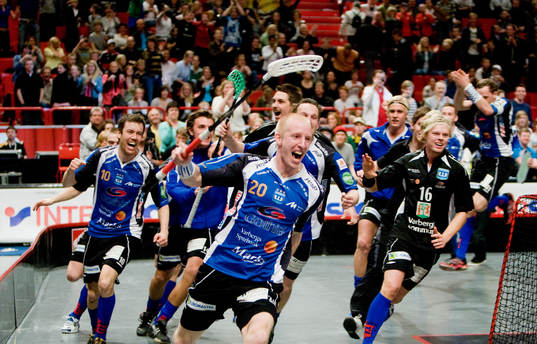Magnus Svensson, Warberg springer jublandes mot klacken