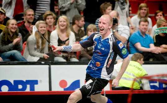 Magnus Svensson, Warberg springer jublandes mot klacken
