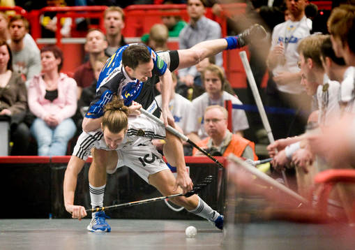 Mikael Holmer, Warberg trycker ned Ricard Norman, AIK