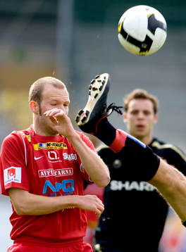 Patrik Svensson,  Limhamn-Bunkeflo skyddar sig från en