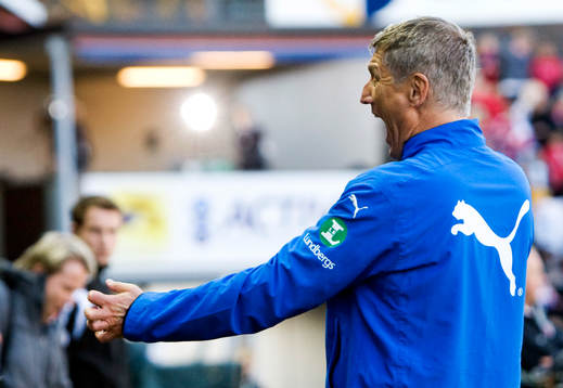 En jublande glad Sören Cratz, tränare när slutsignalen