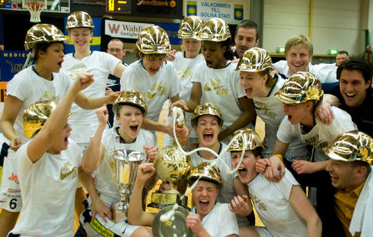 Solna tog SM-guld. Svenska Mästare, guld, jubel, pokal