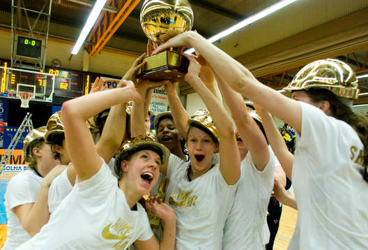 Solna tog SM-guld. Svenska Mästare, guld, jubel, pokal