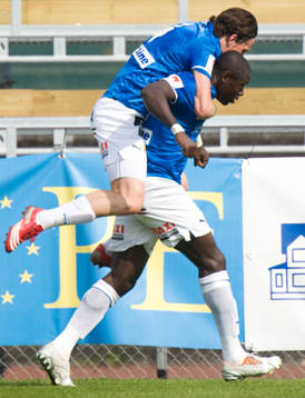 Straff,  Michael Mensah och Kristian Haynes, jubel