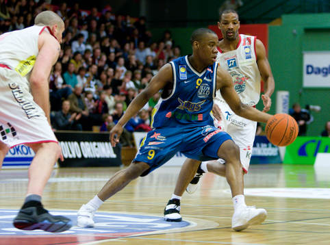 Rudy Mbemba, Solna och Alex Wesby, Sundsvall