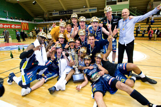 Solna vann SM-guld.  Jubel, glädje, pokal, Svenska Mästare