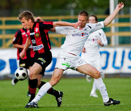 Joakim Runnemo, Brommapojkarna, i kamp om bollen med