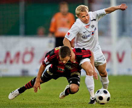 Marcus Jarlegren, Häcken, drar ner Max Clauss,