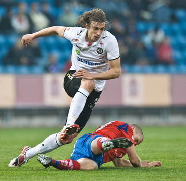Roni Porokara, Örebro. Tackling, glidtackling