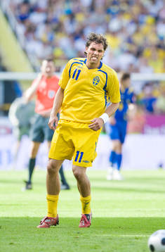 Johan Elmander, Sverige, har ont i foten