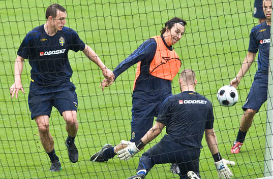 2 måls spel, Kim Källström, Zlatan Ibrahimovic och Johan