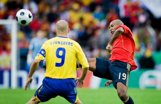 Fredrik Ljungberg, Sverige, och Marcos Senna, Spanien
