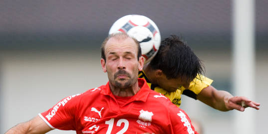 Otto Persson och Peter Eriksson nickduellerar