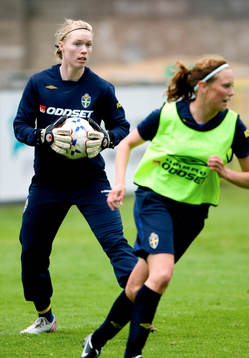 Hedvig Lindahl, målvakt