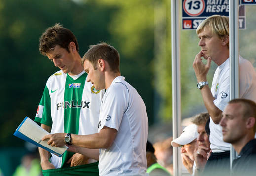 Olof Guterstam får instruktioner av Andreas Pettersson,
