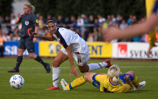 Carli Lloyd, USA och Charlotte Rohlin, Sverige