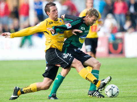 Daniel Nilsson, Mjällby ger Jesper Blomqvist, Enköping,