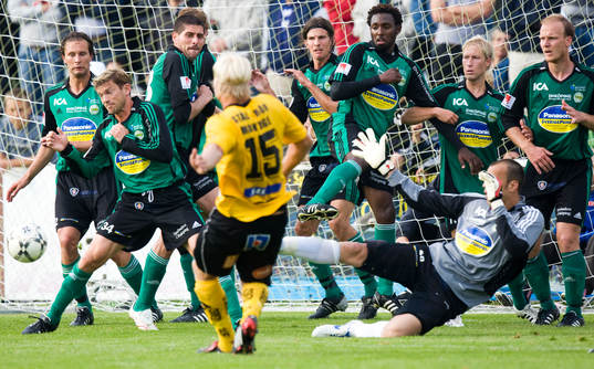 Frispark med Jesper Blomqvist, Enköping, närmast bollen