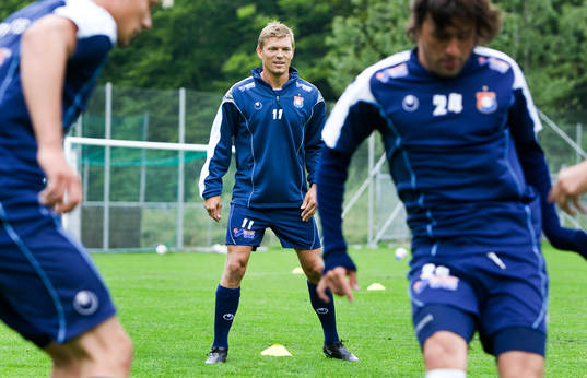 Marcus Allbäck gör sin första träning med Öis på