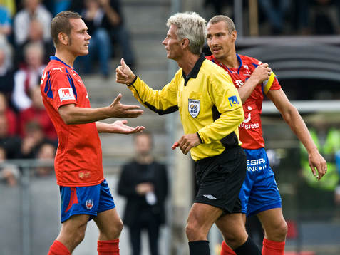 Marcus Lantz, oense med Peter Fröjdefeldt, domare. Henrik