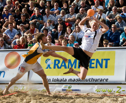Showlaget Rimbos Fredrik Johansson flyger förbi Per