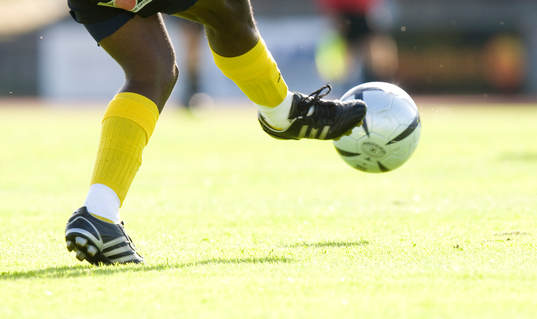 May Mahlangu, IFK Hässleholm. Passning, bredsida