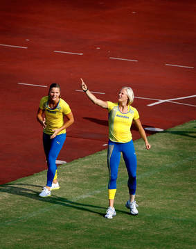 Carolina Klüft och Susanna Kallur tränar