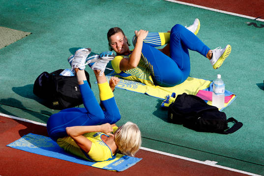 Carolina Klüft och Susanna Kallur tränar