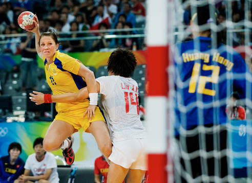 Jessica Enström, Sverige, skjuter mot mål