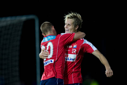 0-2, Anton Holmberg som grattas av Christian Lindström