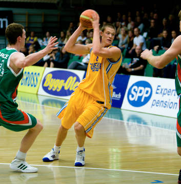 Jonas Jerebko, Sverige och Conor Grace, Irland