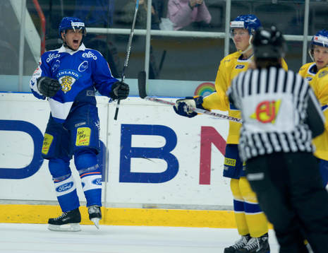 Matti Kuparinen, Finland gör 0-1 (jubel)