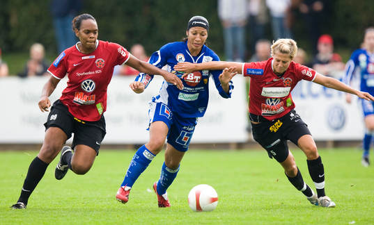 Daniela stoppas med förenade krafter av Kia McNeil och