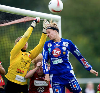 Jessica Landström oroar Kristianstads målvakt Maria Edman