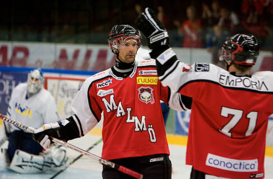 Bläddra bland fler bilder av ISHOCKEY: Malmö - HV71