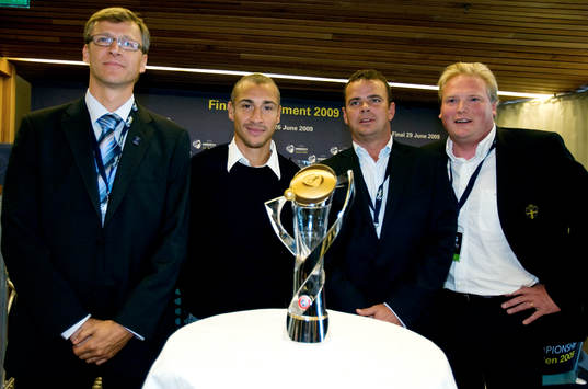 Henrik Larsson och Jörgen Lennartsson med Markku Kanerva,