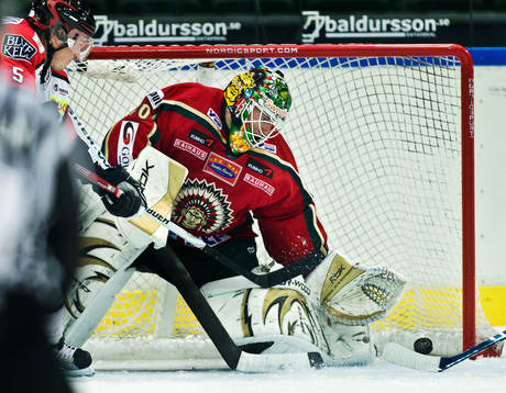 Johan Holmqvist i Frölundas mål släpper in 2-2 målet