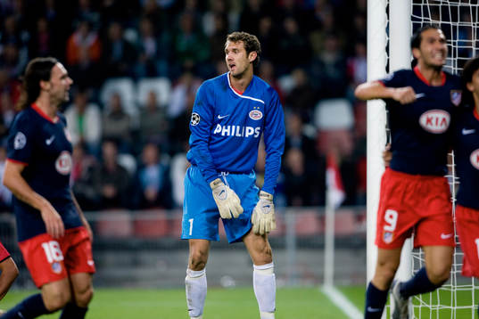 Andreas Isaksson, målvakt, PSV, har precis släppt in 1-0