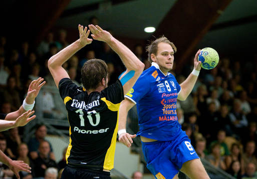 Fredrik Larsson, Hammarby ställer upp framför Emil