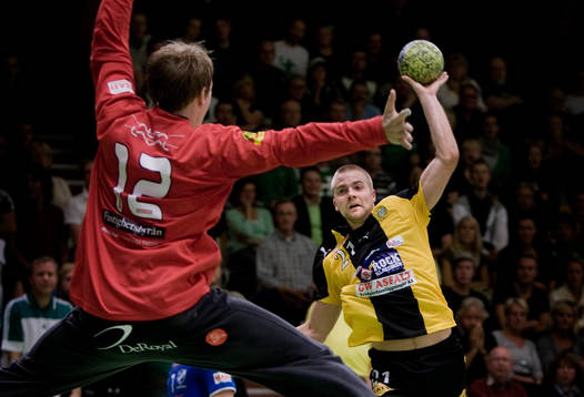 Erik Höglund, HAmmarby lägger bollen över Mikael