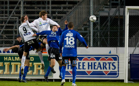 0-1, Magnus Wikström nickar in ledningsmålet